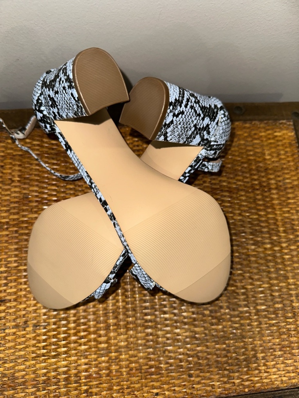 NWOT Madden Girl Beella Blue Snakeskin Print Block Heel Sandals Size 9 - Picture 5 of 7